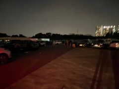 -奥特莱斯停车场