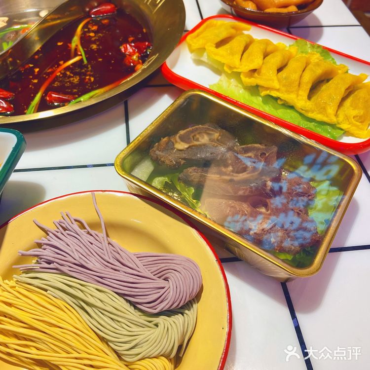 上海|串谱·鸡脚筋串串火锅|现串的串串才好吃
