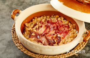Sausage and Preserved Meat Claypot Rice