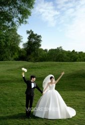 -雪中彩影婚纱摄影·微光艺术中心