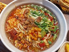 -爆炸头阿姨小四川正宗川味小吃(无任何分店)