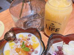 -POKEE VIA&Brunch·维娅(重庆来福士店)