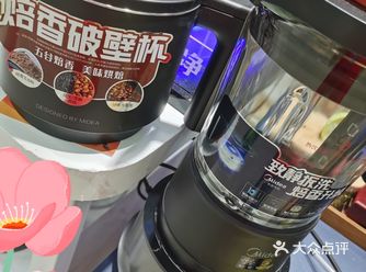 闲来逛商场，来到大兴苏宁店 ，看电脑，旁边有销售员