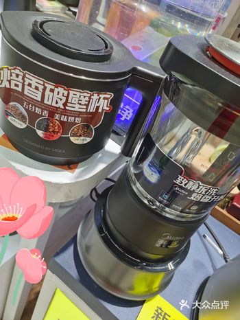 闲来逛商场,来到大兴苏宁店 ,看电脑,旁边有销售员
