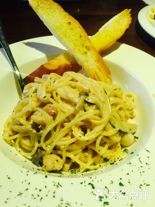 奶油鸡肉蘑菇意面