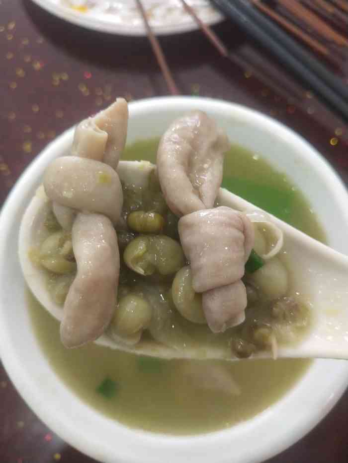 可能是各人有各人的口味吧,看好评才来吃的,冒节子88一份,看着一大盆