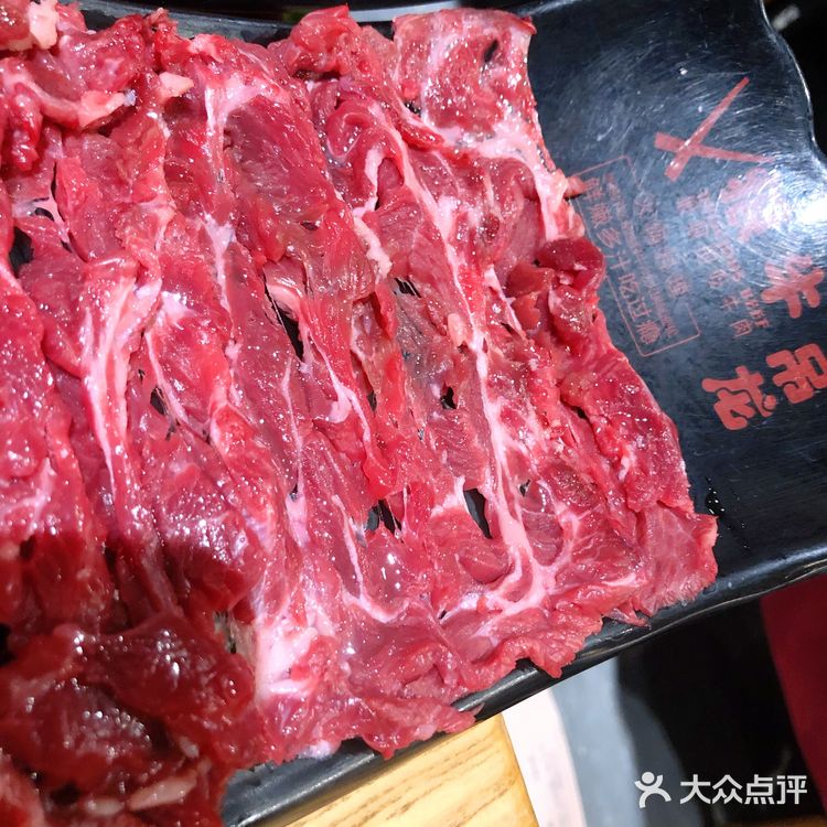 牛年吃狠牛，牛气冲天。