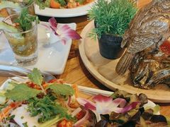 -Chom Cafe and Restaurant