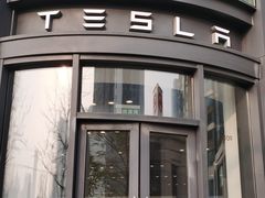 -TESLA 特斯拉(上海太古汇体验店)