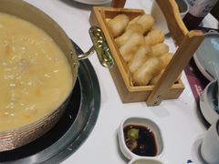 -洪氏嗨捞·广东猪肚鸡·椰子鸡火锅(西咸万象城店)