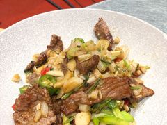 腌菜炒黄牛肉-姜君·千岛湖鱼头馆(浦东大道店)