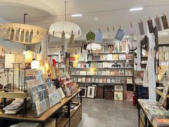 -邊城書店