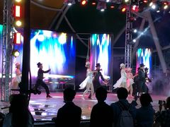 正门广场表演-上海欢乐谷