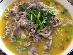 酸汤肥牛-八张桌子(老店)