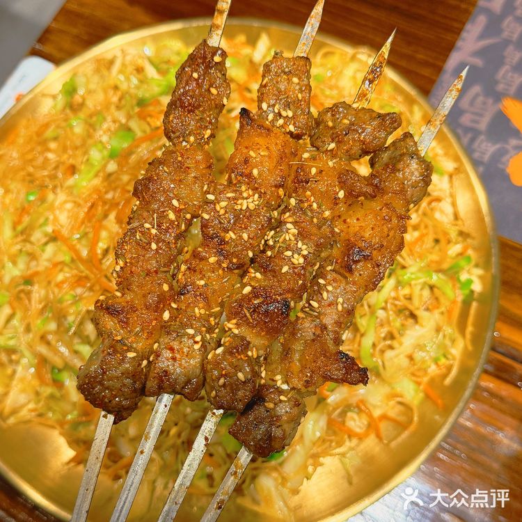 吃个烧烤…没想到拍到了人生的照片…🥹