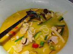 QQ酸汤鱼-蜜桃餐厅·伴山(绿宝广场店)