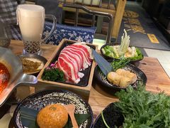 -湊湊火锅·茶憩(杭州湖滨银泰in77店)