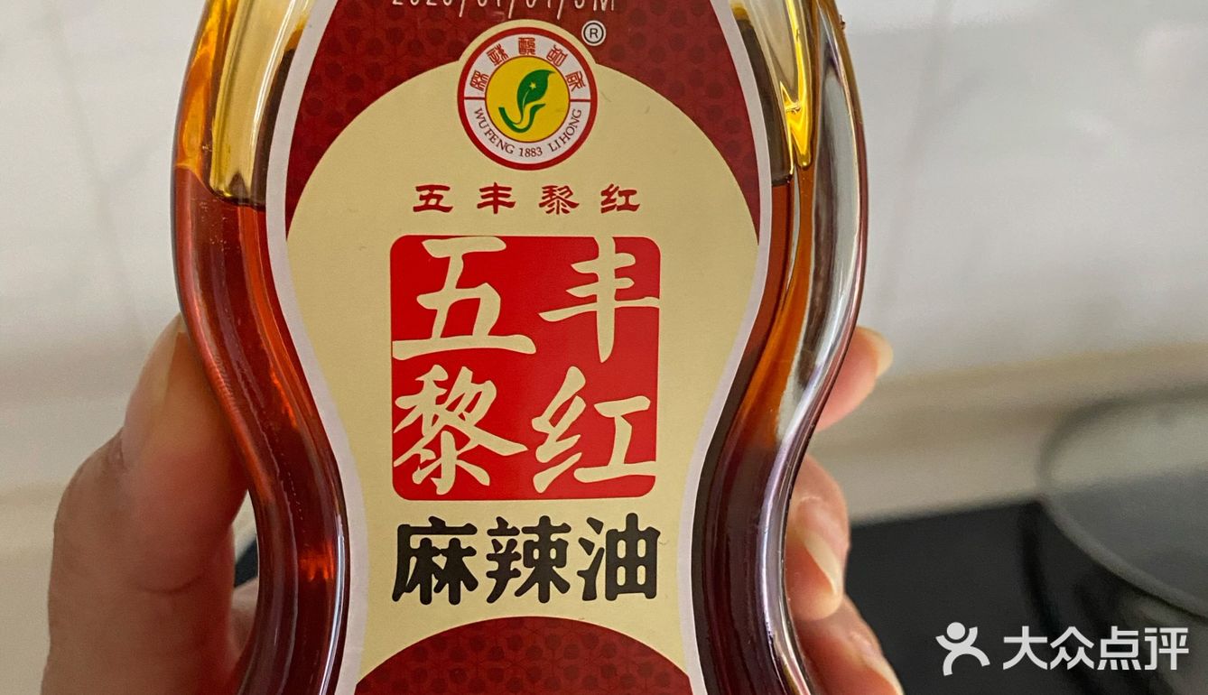 果断的点进来吖～准备：2斤鸡爪，泰椒2两，大蒜2头
