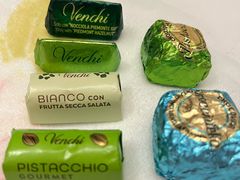 -VENCHI 闻绮(上海佛罗伦萨小镇店)