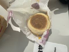 -麦当劳(上海虹桥站30B检票口楼上)