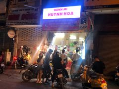 -Bánh Mì Huynh Hoa