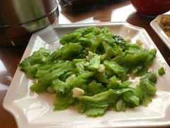 -临江餐馆二楼美食部落