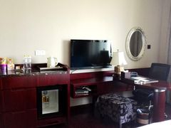 书桌、电视、水吧-蓝天清水湾国际大酒店