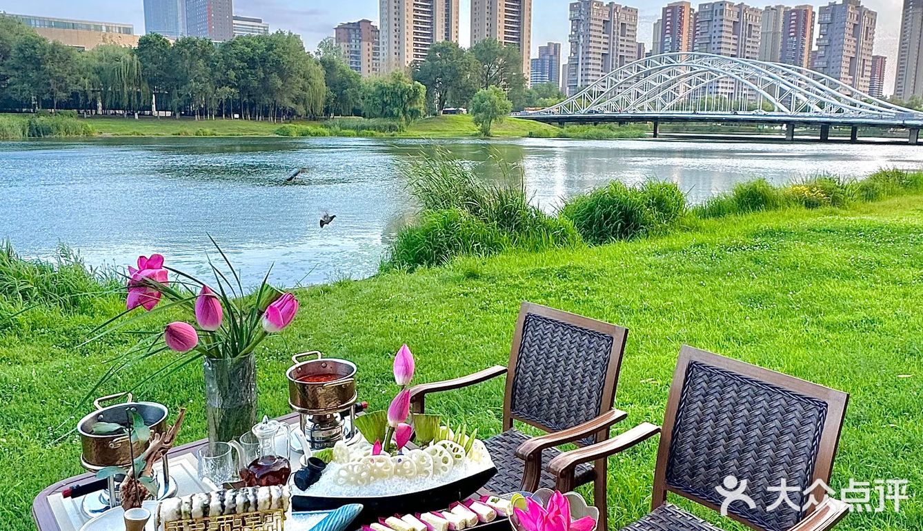 他家肉质真的好的没话说，清水锅都能涮出很香的肉味儿