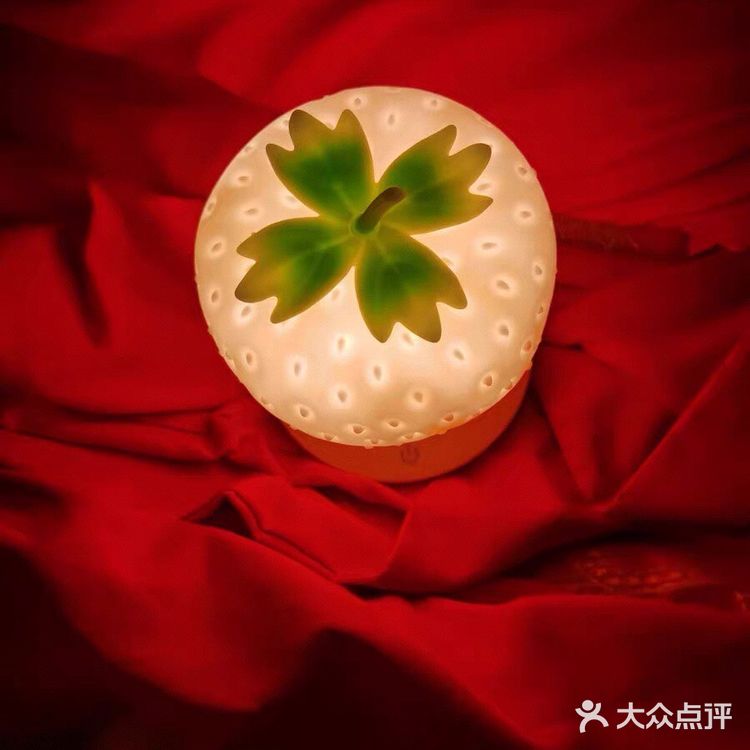 浪漫草莓灯给家居增添年味