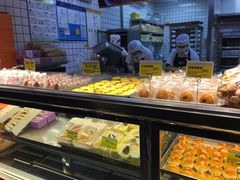 面包甜点陈列柜-鲍师傅糕点(江苏路店)