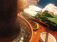 烧饼-洞庭洲·防空洞火锅·烧烤·铜锅涮肉(新百广场店)