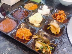 九宫格小菜-烤路里·韩国品质自助烤肉(石路天虹4号店)