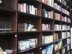 -钟书阁(松江泰晤士小镇店)