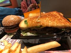 -The Habit Burger Grill 哈比特汉堡(复兴soho店)