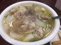 萝卜炖肘子-荣生萝卜汤饭店