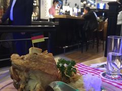 德国烤猪肘配酸菜和土豆泥-PAULANER普拉那德国啤酒花园(千玺广场店)