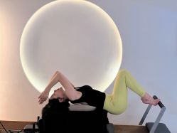 -闺蜜瑜伽·普拉提女性塑形馆