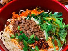 -爆炸头阿姨小四川正宗川味小吃(无任何分店)