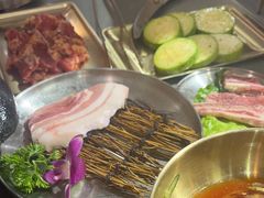 -围炉肉舍•炭烤活鳗•丹东海鲜烤肉(步行街店)