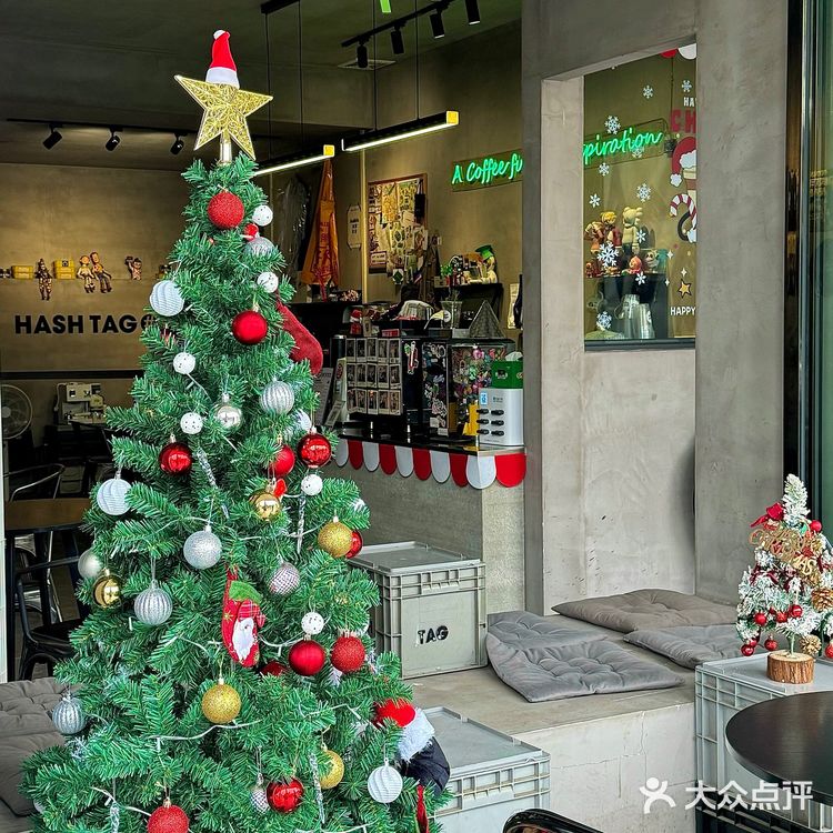 不懂就问！江门的咖啡店都这么圣诞🎄吗？？