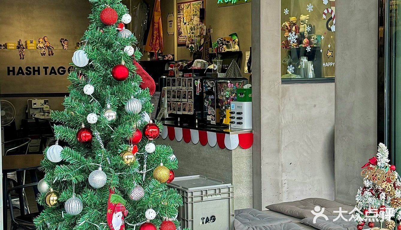不懂就问！江门的咖啡店都这么圣诞🎄吗？？