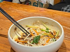 鸡丝凉米线-云海肴·汽锅鸡·云南菜(美罗城店)