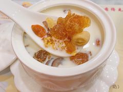 冰糖雪耳桃胶奶-广信牛奶甜品世家(台东店)