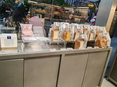 -好利来(上海虹桥新天地Lab主题店)