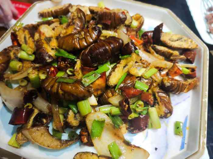 食神小串-"春节期间回婆婆家,又来到了烧烤的地界锦州.