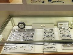 -光明眼镜·蔡司授权(徐泾店)