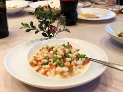 鸡头米炒手剥河虾仁-三利音·东方司宴(外滩店)
