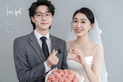 -喜爱高定婚纱摄影