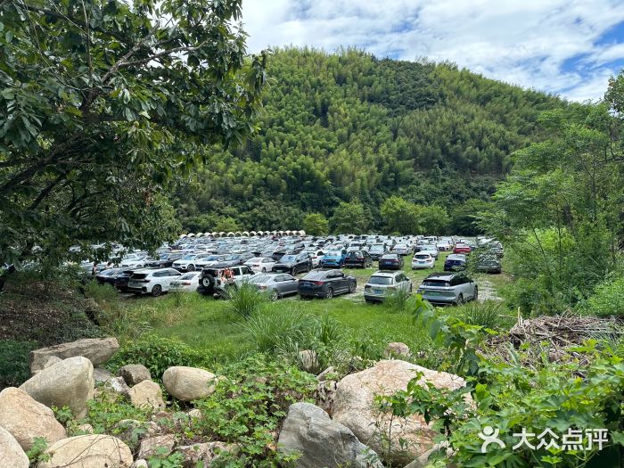 雅鲁激流探险漂流图片