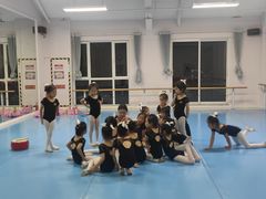 -西安小天鹅艺术团(曲江Alice店)